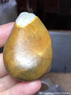 今天来说说和田玉籽料的沁是什么?和田玉的沁有哪些种类?
