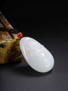 和田玉弥勒佛吊坠,尺寸:4.8×3.0×1.5厘米,重量37克