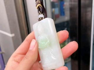 和田玉白玉飘翠观音挂件,玉质细腻莹润,精工雕琢,细致入微,栩栩如生