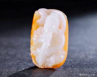 选和田玉时要不要打灯?打灯究竟看的是什么?