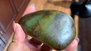 和田玉籽料原石258.4克