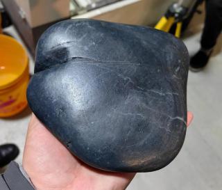 和田玉黑皮籽料与墨玉的多样魅力与选购策略