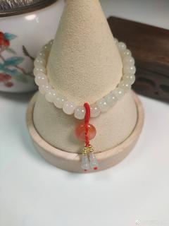 上新和田玉手串,藕粉淡粉,搭配南红玛瑙平安扣,天然翡翠葫芦,有纹不全