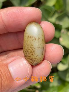 男子收藏和田玉籽料吊坠竟因一枚"鹌鹑蛋"