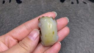 和田��籽料挂件为何备受青睐?