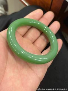 和田玉碧玉粉绿手镯随拍,俄碧老料,肥美圆条款,56口径