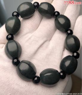 六面玲珑手串:和田青玉